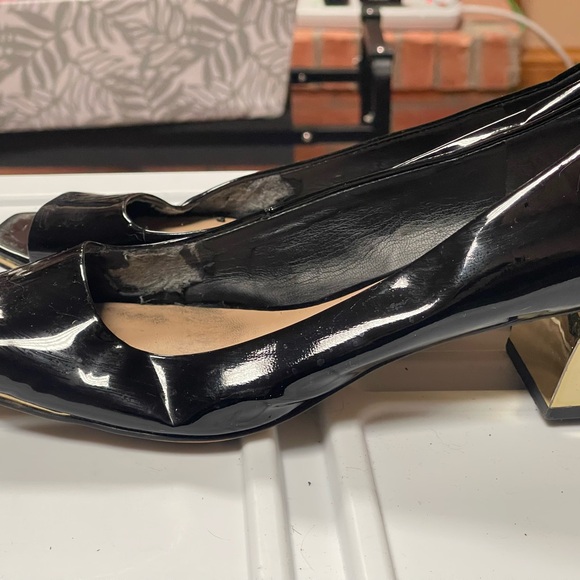 Karl Lagerfeld Elegant Black patent Women's Shoes with gold heel, size 8 - Picture 1 of 3